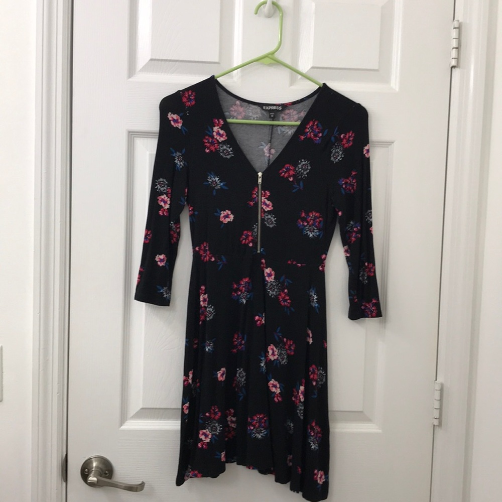 👗Express floral mini dress👗